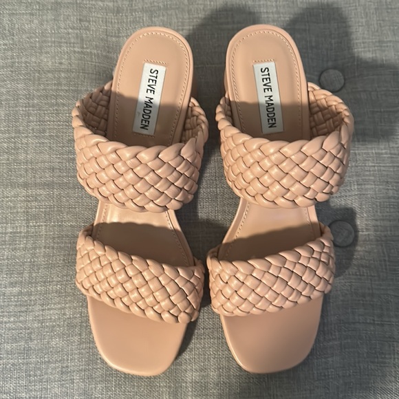 Steve Madden. Size 10. Nude heeled sandal - Picture 3 of 3